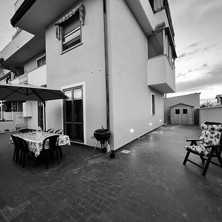 Appartamento Sunflower Viareggio Exterior foto