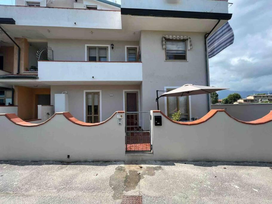 Appartamento Sunflower Viareggio Exterior foto